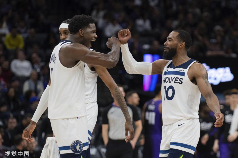 个运动员在 个运动员在