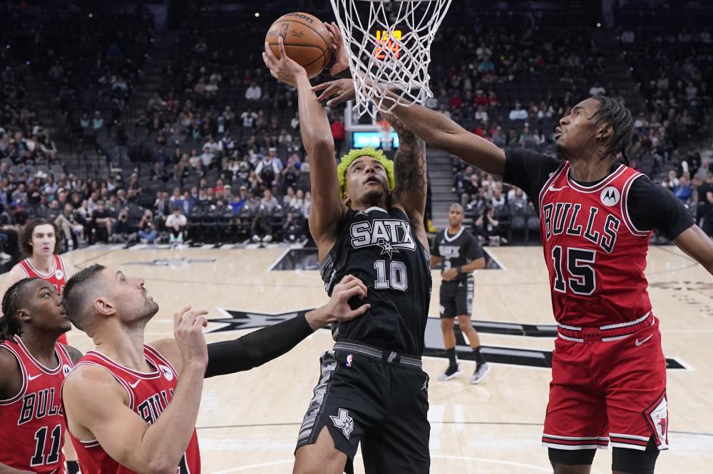 进攻犯规的 进攻犯规的