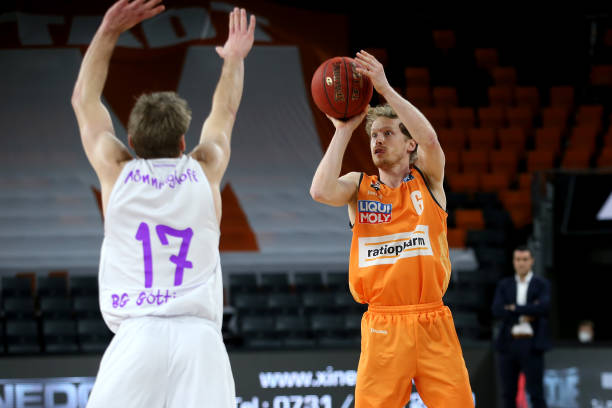 沙特队也不 沙特队也不